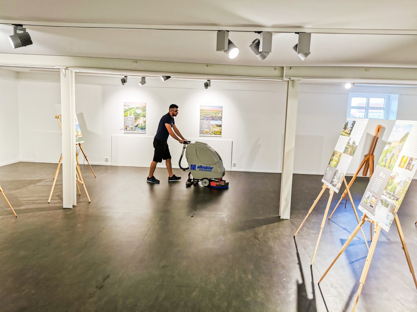 allesklar Gebaeudereinigung Bodengrundreinigung Bodenversiegelung Bodenreinigung Bensheim